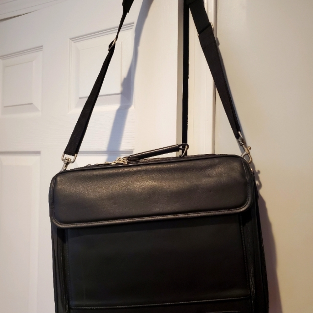 Targus Leather Universal Laptop / Notebook Briefcase